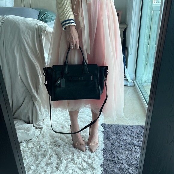 Coach *RARE* Swagger 37 Bag in pebbled black leather and matte black hardware - Picture 9 of 12